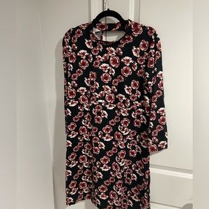 Flowered maternity dress size XL. Perfect with leggings. Cropped sleeve.